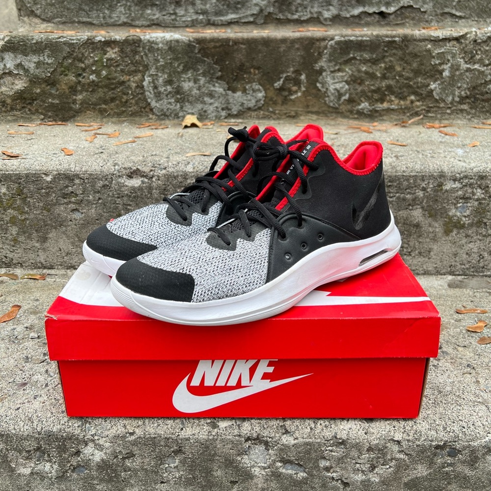 Nike Air Versitile 2